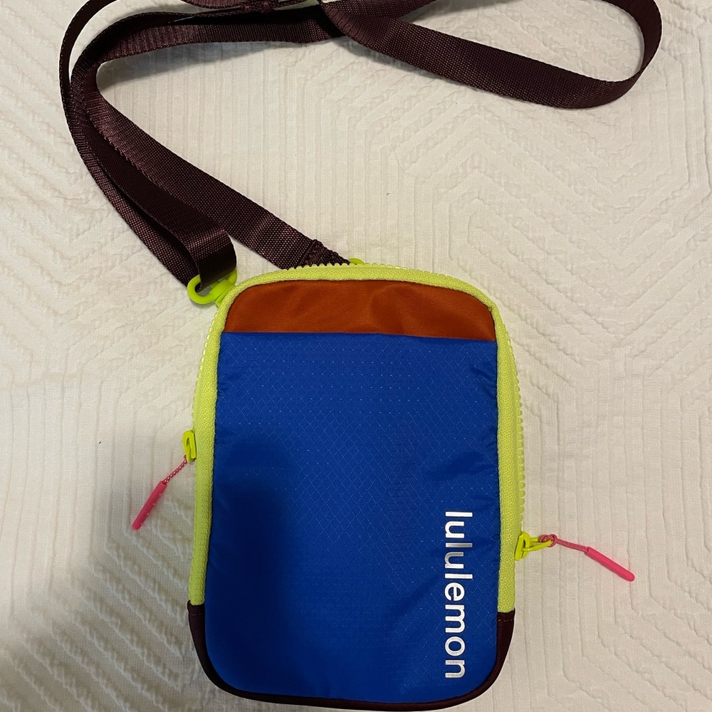 Lululemon Easy Access Crossbody Bag *NWOT